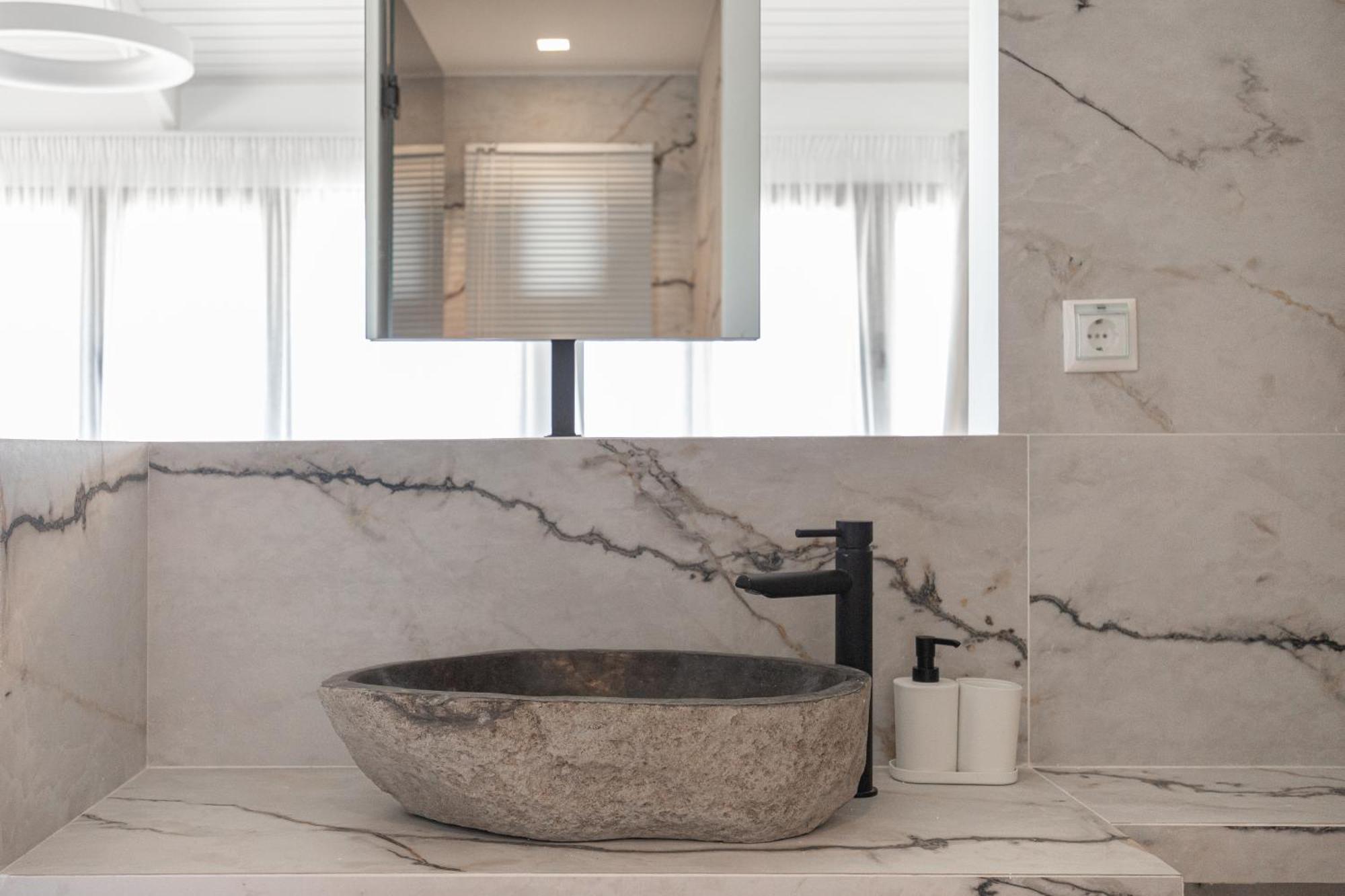 Marble Luxury Suites Картерос Номер фото